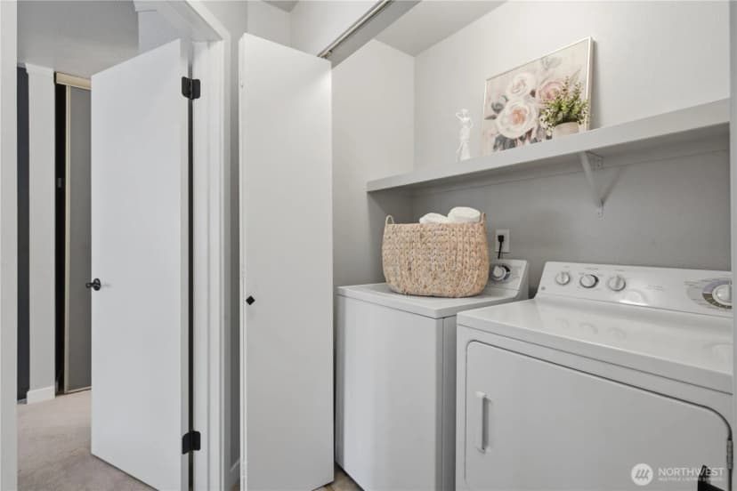 Property photo for 1266 Bellevue Way #4, Bellevue photo 20