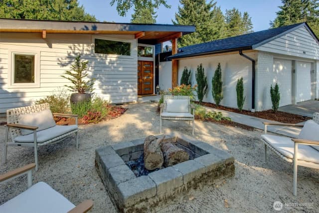 Property photo for 1411 176th Place Ne, Bellevue photo 2