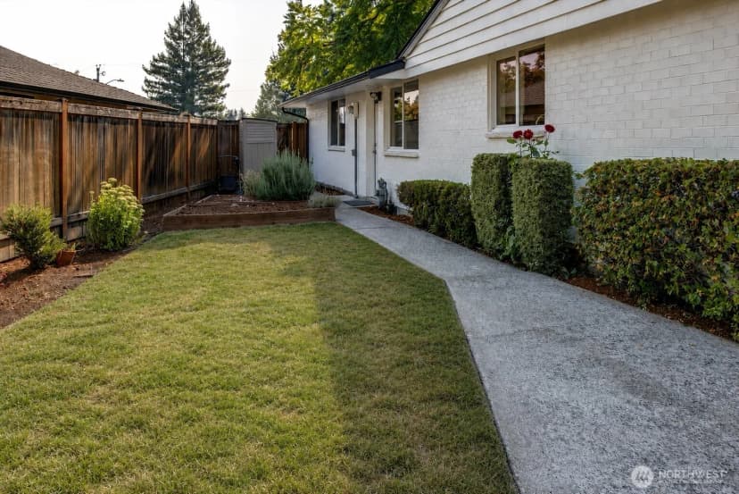 Property photo for 1411 176th Place Ne, Bellevue photo 30