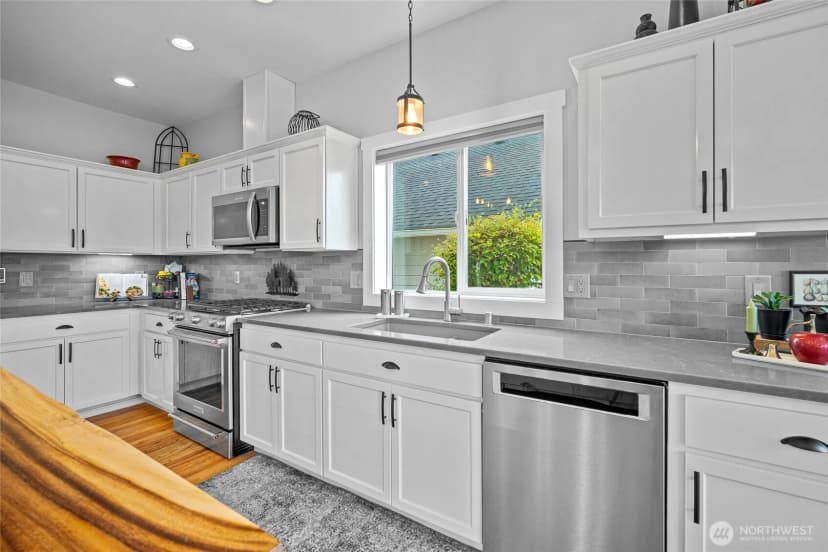 Property photo for 24200 Harvey Creek Rd, Arlington photo 5