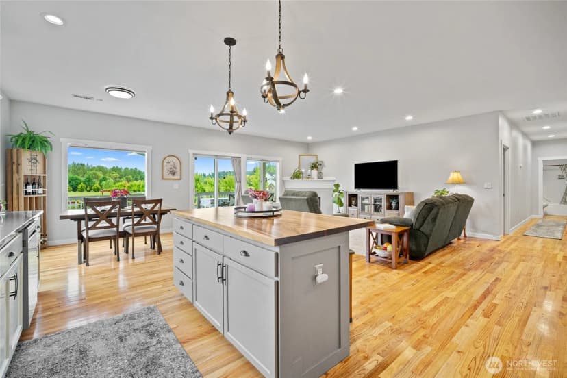 Property photo for 24200 Harvey Creek Rd, Arlington photo 7