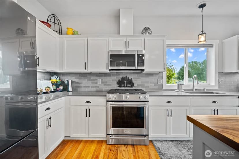Property photo for 24200 Harvey Creek Rd, Arlington photo 6