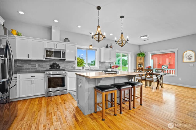 Property photo for 24200 Harvey Creek Rd, Arlington photo 8