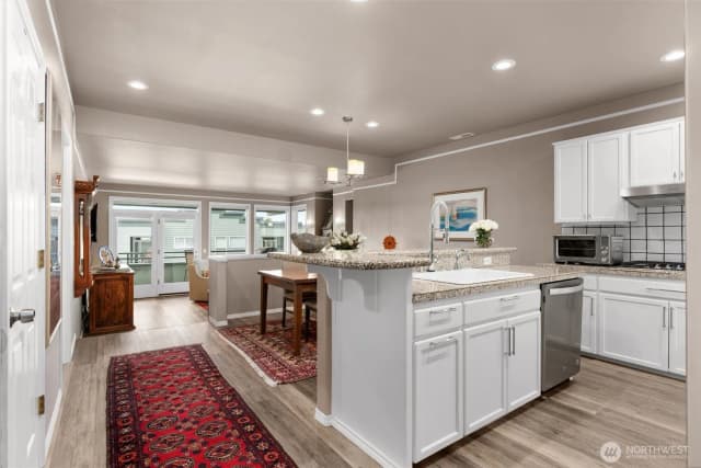 Property photo for 2349 Harbor Avenue Sw #702, Seattle photo 5