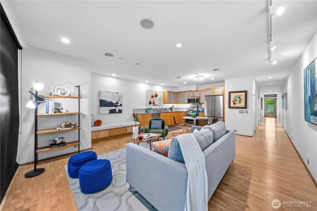 Property photo for 5611 University Way Ne #200b, Seattle photo 4