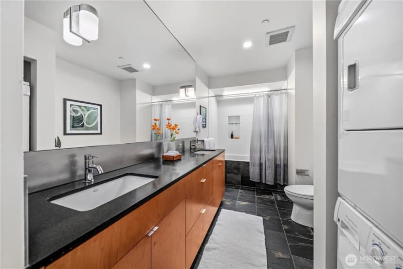 Property photo for 5611 University Way Ne #200b, Seattle photo 16