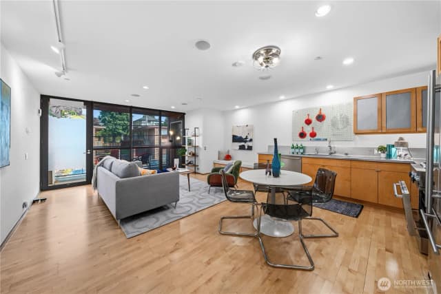 Property photo for 5611 University Way Ne #200b, Seattle photo 5