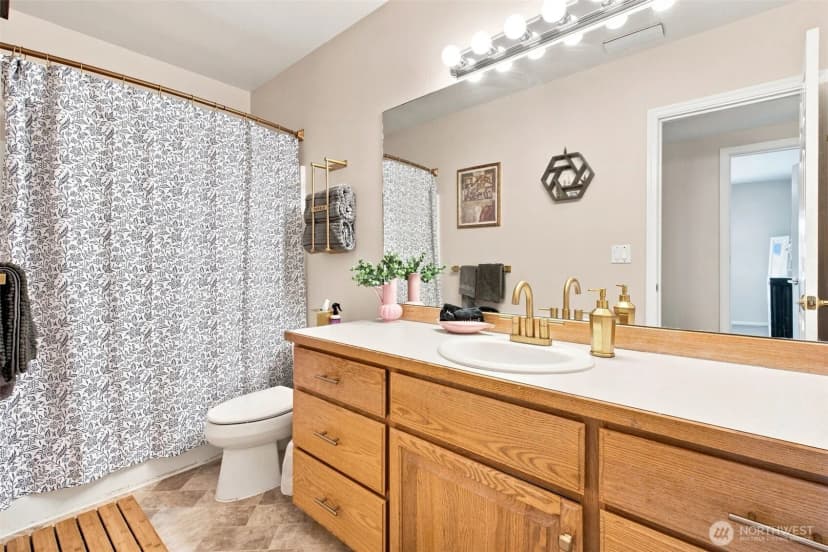 Property photo for 6086 Kingfisher Court, Bremerton photo 30