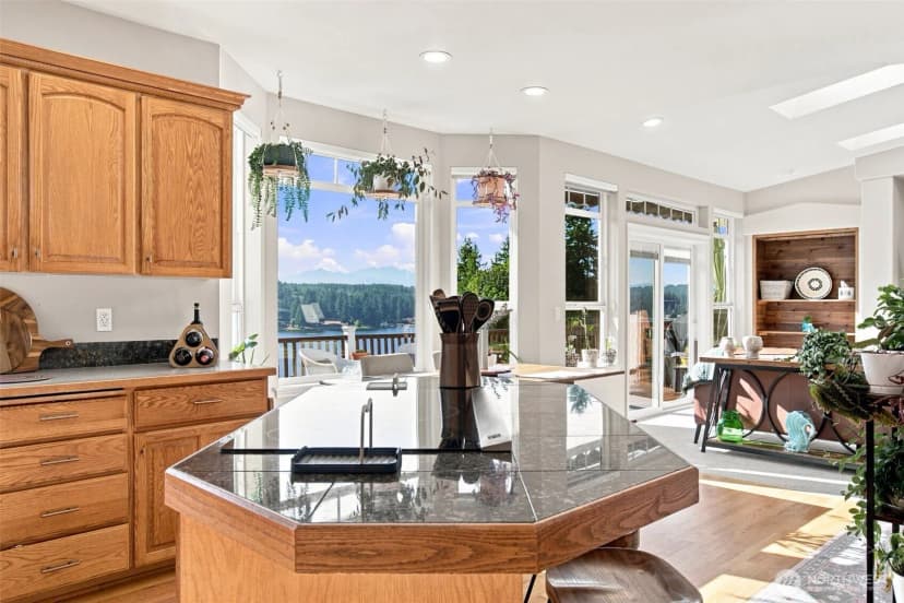 Property photo for 6086 Kingfisher Court, Bremerton photo 11