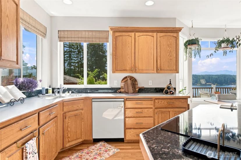 Property photo for 6086 Kingfisher Court, Bremerton photo 9