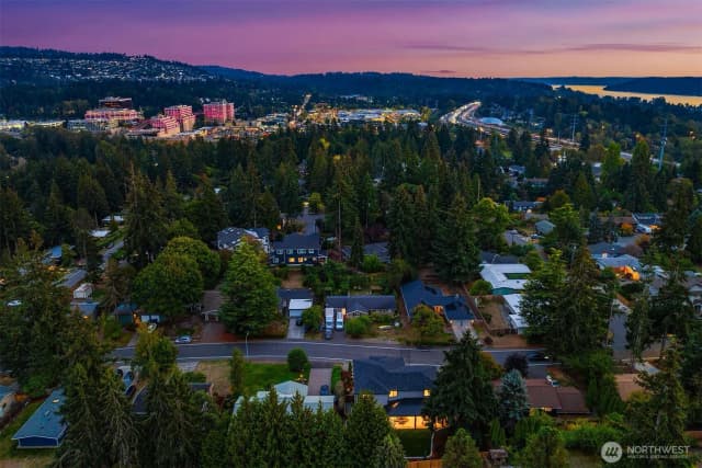 Property photo for 12622 Se 27th Street, Bellevue photo 2