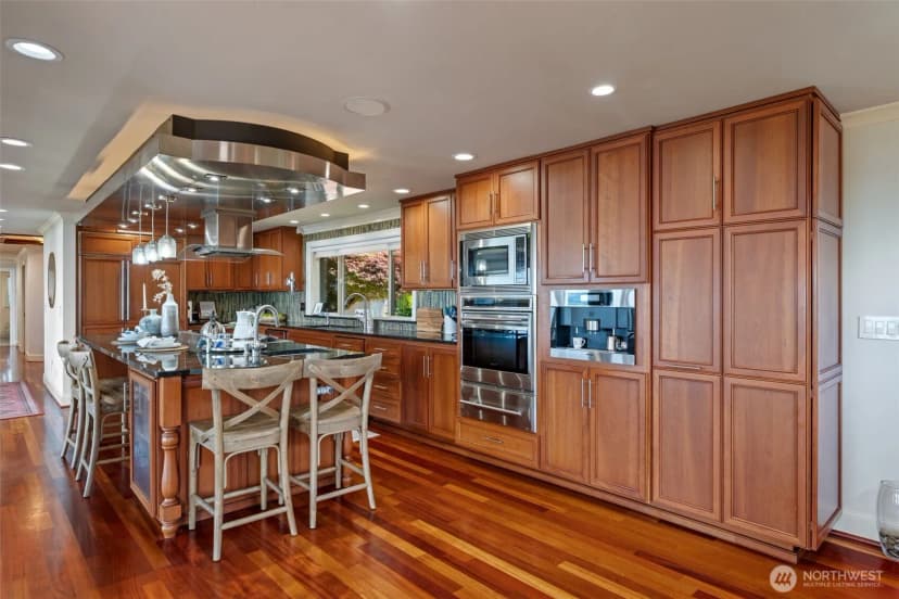 Property photo for 8723 Talbot Road, Edmonds photo 17