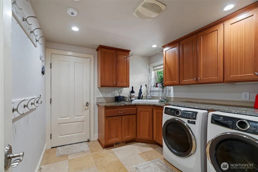 Property photo for 8723 Talbot Road, Edmonds photo 28