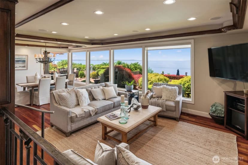 Property photo for 8723 Talbot Road, Edmonds photo 10