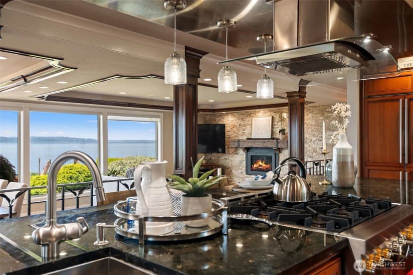 Property photo for 8723 Talbot Road, Edmonds photo 16