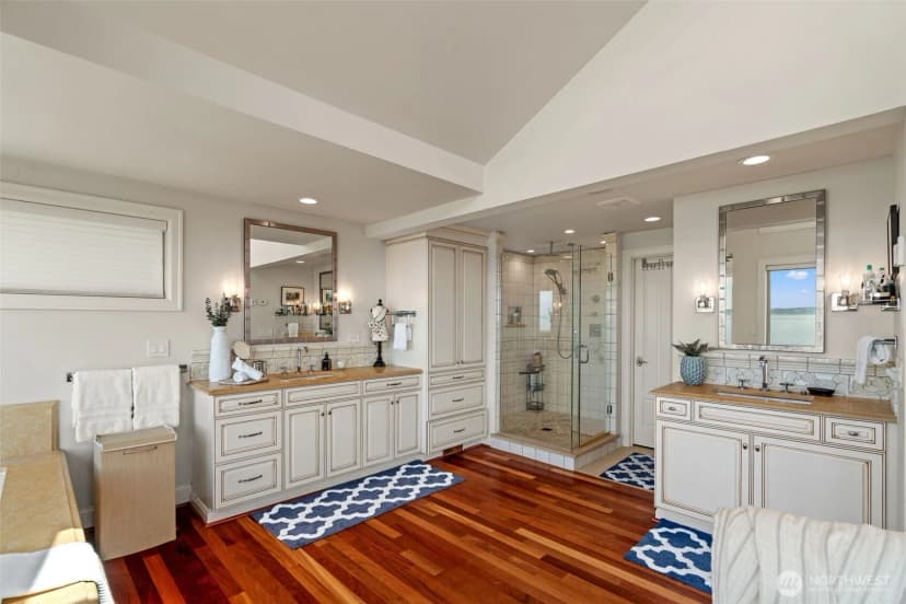 Property photo for 8723 Talbot Road, Edmonds photo 25