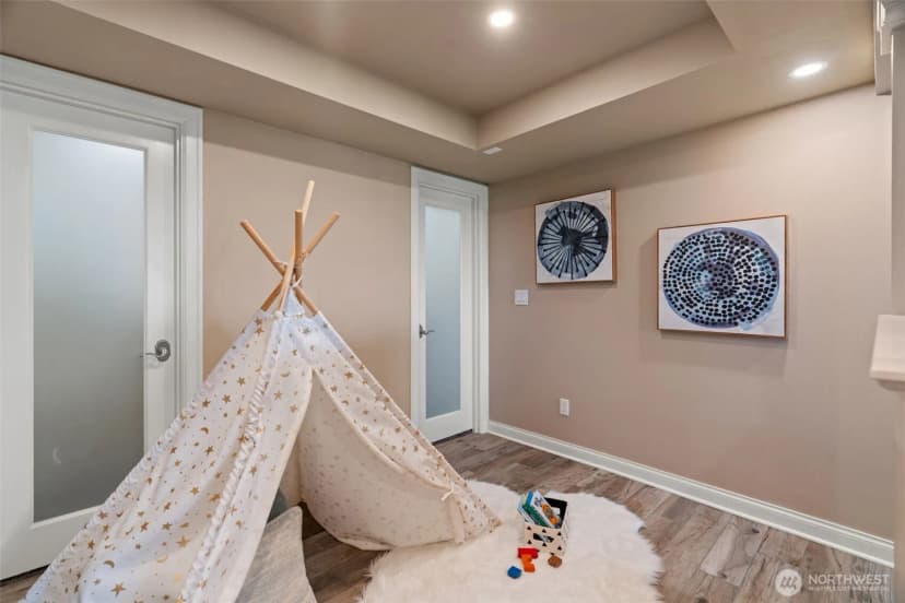 Property photo for 8723 Talbot Road, Edmonds photo 31