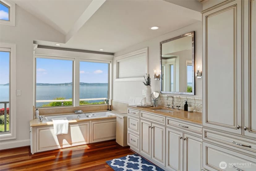 Property photo for 8723 Talbot Road, Edmonds photo 24