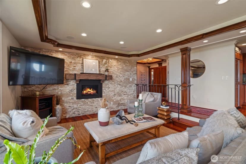 Property photo for 8723 Talbot Road, Edmonds photo 12