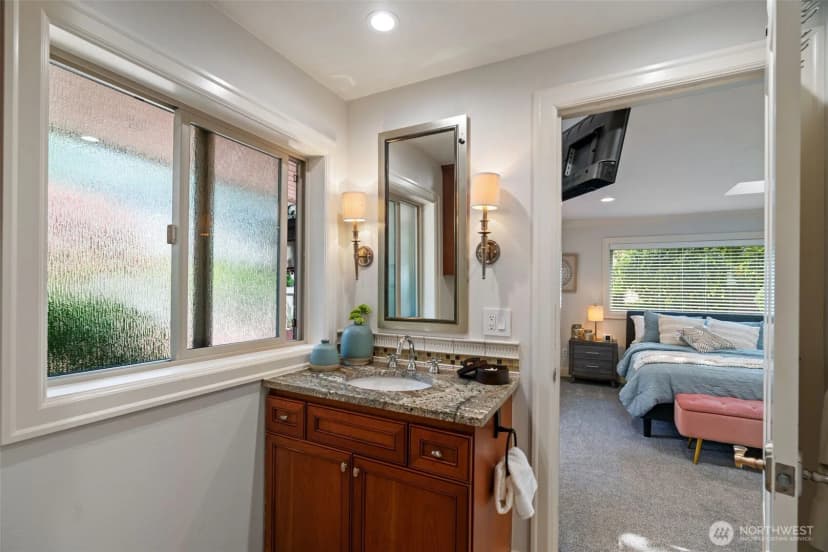 Property photo for 8723 Talbot Road, Edmonds photo 33