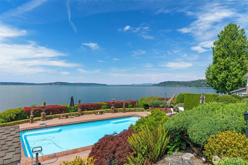 Property photo for 8723 Talbot Road, Edmonds photo 6