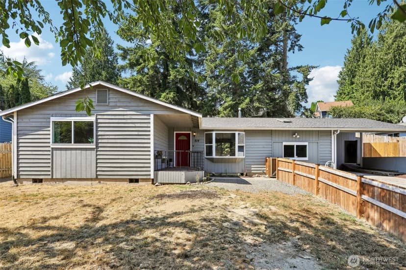 Property photo for 814 S Davies Road, Lake Stevens