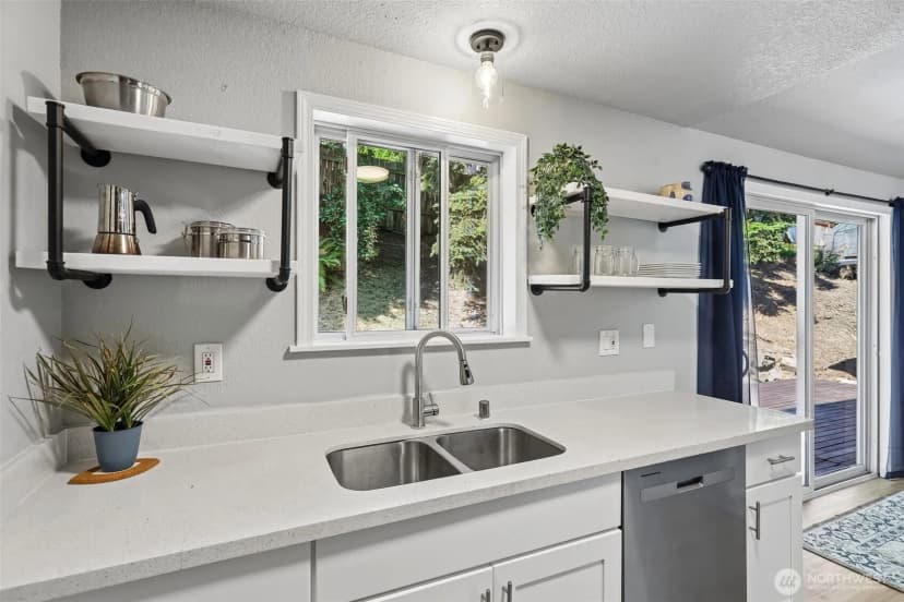 Property photo for 814 S Davies Road, Lake Stevens photo 9