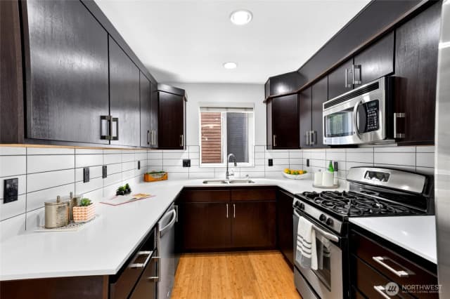 Property photo for 2122 Ne 89th St, Seattle photo 4