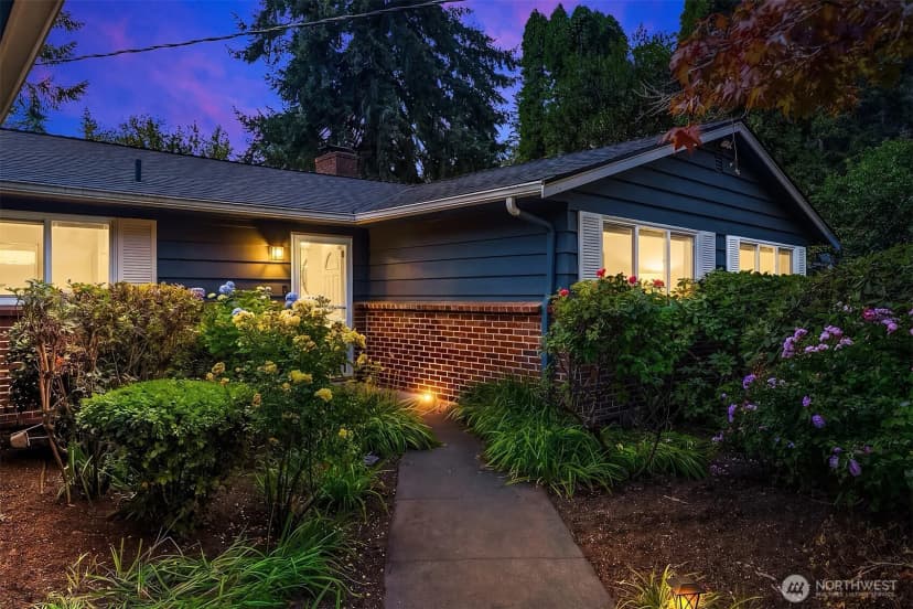 Property photo for 16217 Ne 25th Street, Bellevue photo 2