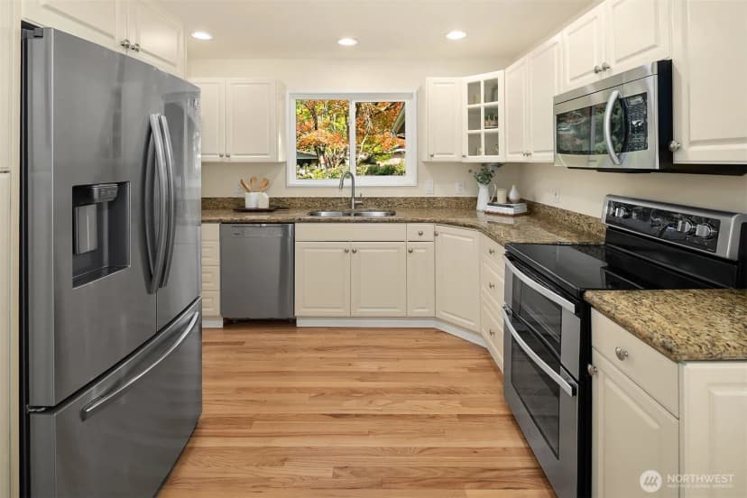 Property photo for 16217 Ne 25th Street, Bellevue photo 12