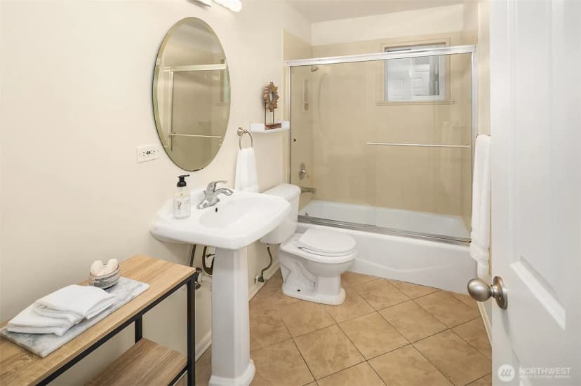 Property photo for 16217 Ne 25th Street, Bellevue photo 19