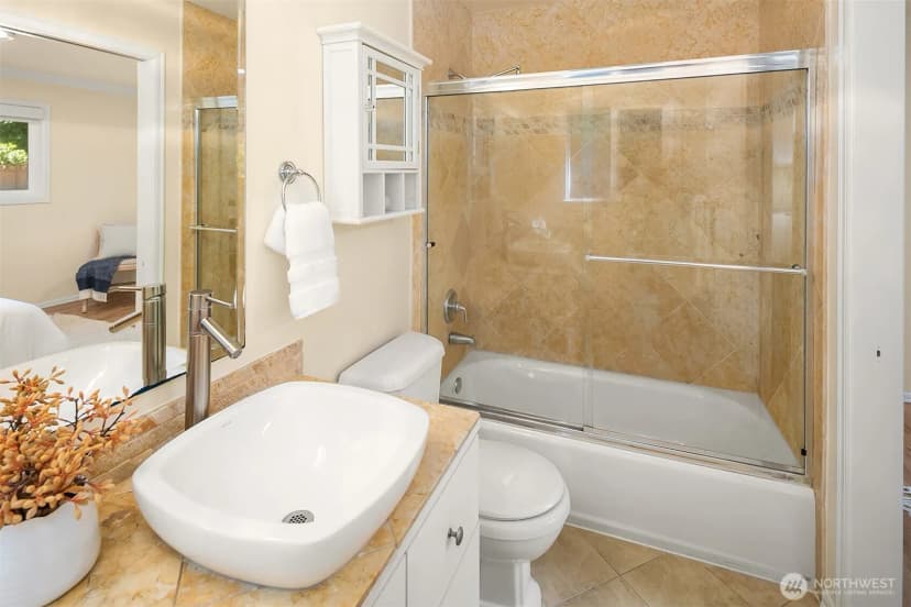 Property photo for 16217 Ne 25th Street, Bellevue photo 15