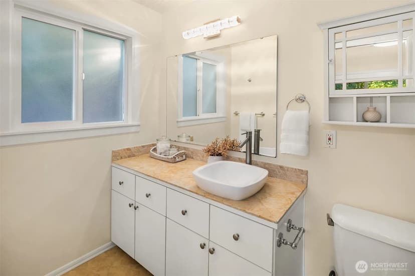 Property photo for 16217 Ne 25th Street, Bellevue photo 16