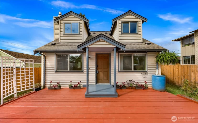 Property photo for 2429 Queen Street, Bellingham