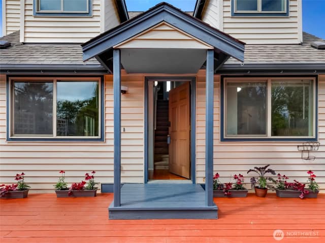 Property photo for 2429 Queen Street, Bellingham photo 3