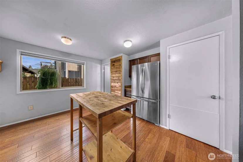 Property photo for 2429 Queen Street, Bellingham photo 15