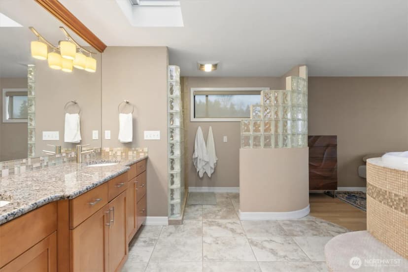 Property photo for 505 S Marine View Way, Federal Way photo 15