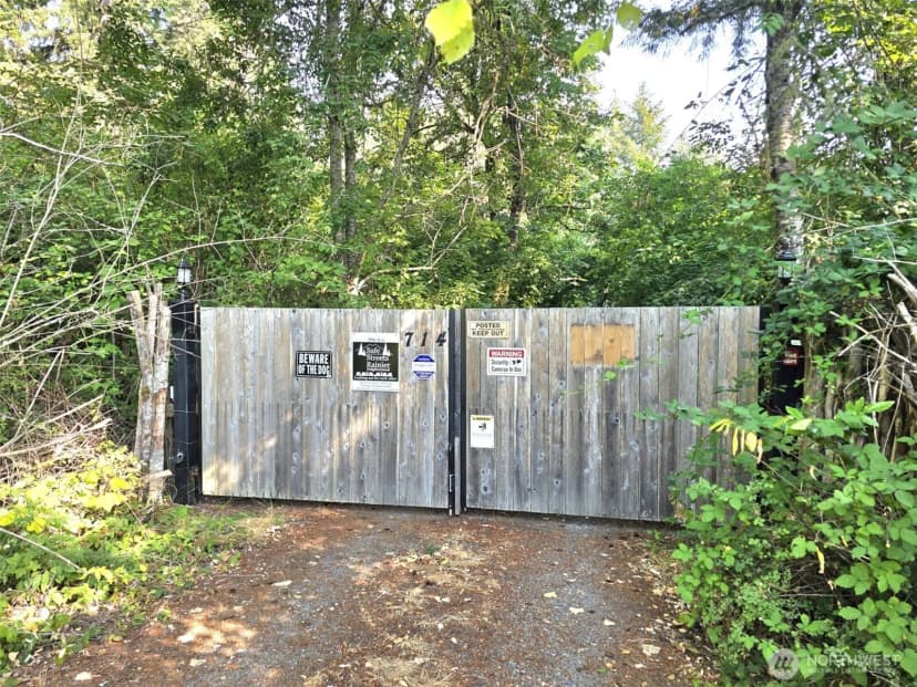 Property photo for 714 Tipsoo Loop S, Rainier photo 23