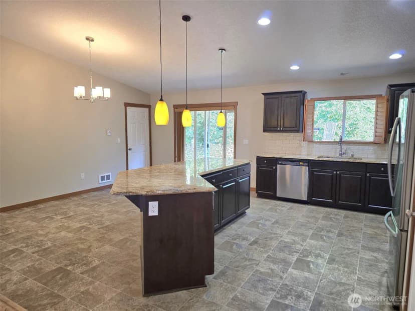 Property photo for 714 Tipsoo Loop S, Rainier photo 8