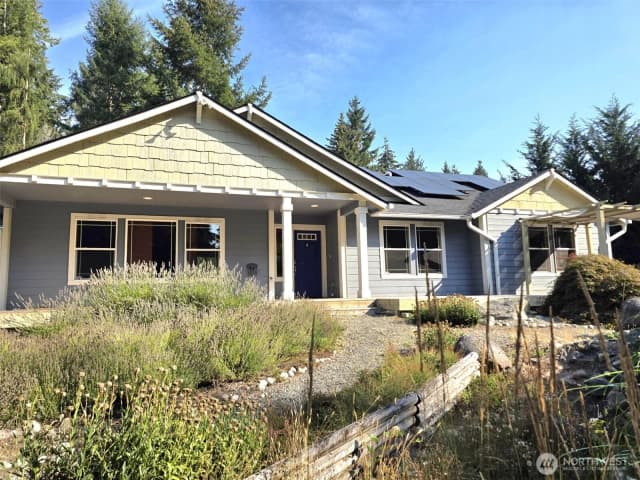 Property photo for 714 Tipsoo Loop S, Rainier
