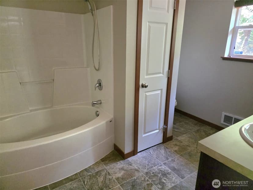 Property photo for 714 Tipsoo Loop S, Rainier photo 12