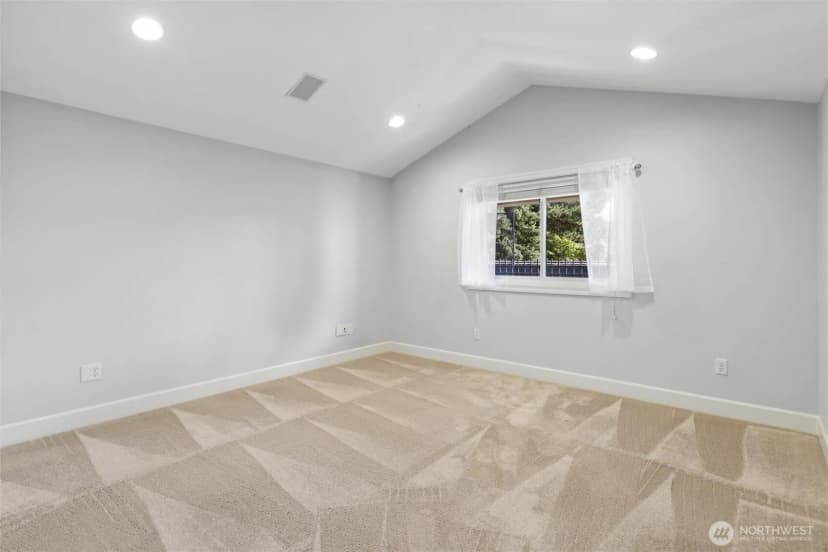 Property photo for 12705 Holmes Point Drive Ne, Kirkland photo 16