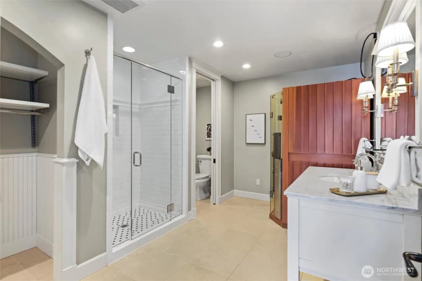Property photo for 12705 Holmes Point Drive Ne, Kirkland photo 25