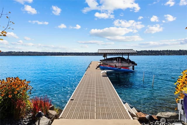 Property photo for 12705 Holmes Point Drive Ne, Kirkland photo 3