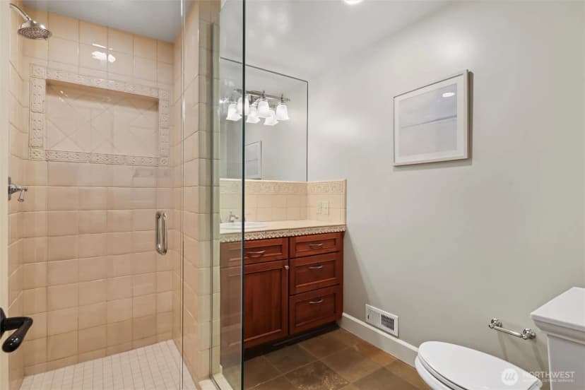 Property photo for 12705 Holmes Point Drive Ne, Kirkland photo 17