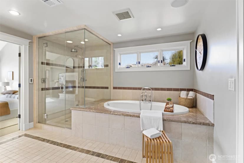 Property photo for 12705 Holmes Point Drive Ne, Kirkland photo 14