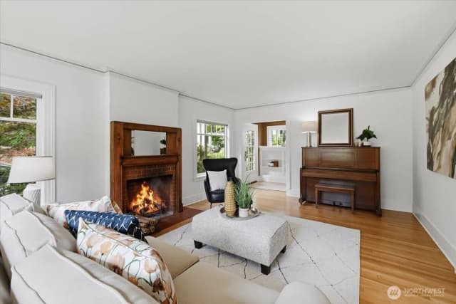 Property photo for 1828 Ne Ravenna Boulevard, Seattle photo 2