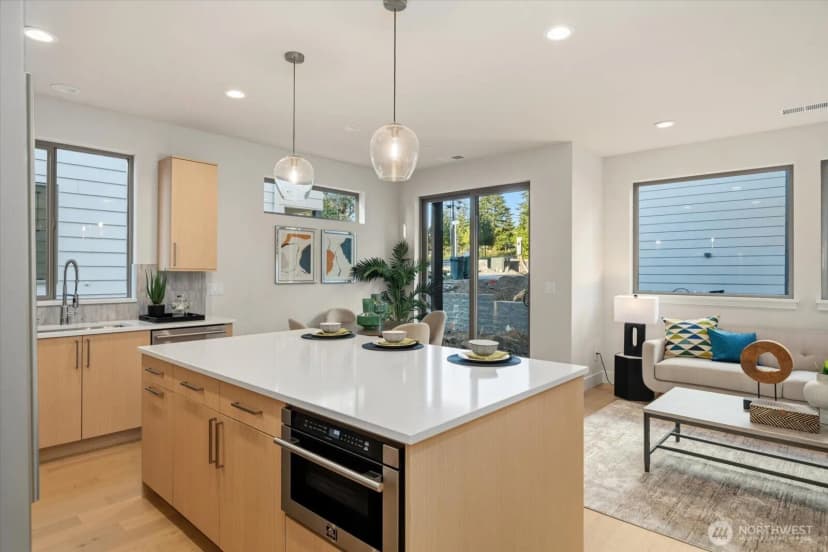 Property photo for 8227 Ne 128th Street, Kirkland photo 6
