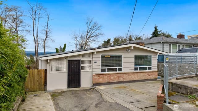 Property photo for 7226 33rd Avenue S, Seattle photo 4