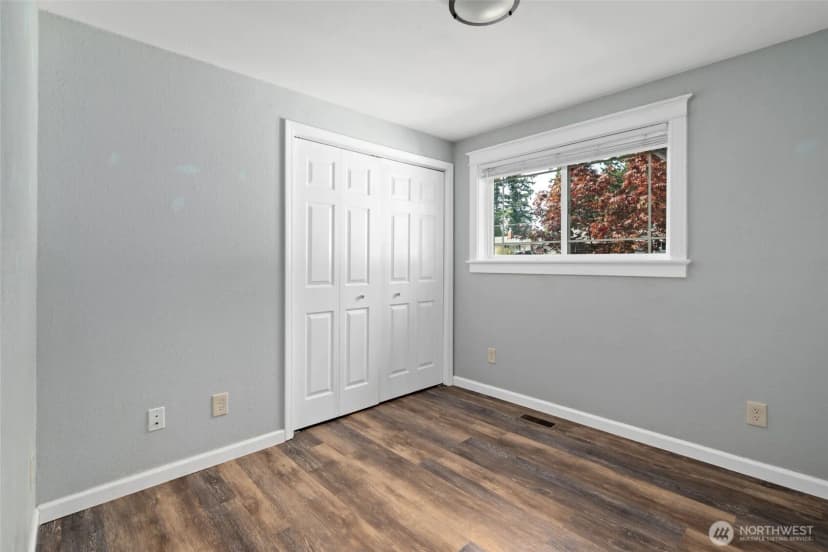 Property photo for 1925 Ne 8th Avenue, Oak Harbor photo 19